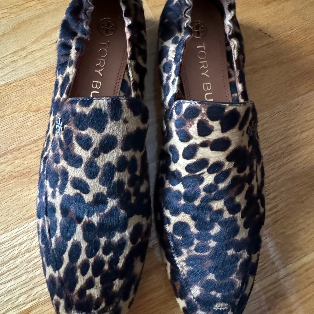 Tory Burch brand new with tag. No box.